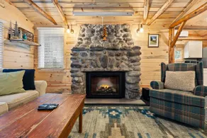 Mountain vibes Hideaway cabin with HOT TUB! - Image 4