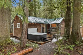 Mountain vibes Hideaway cabin with HOT TUB! - Image 2