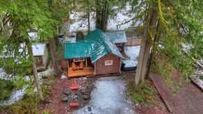 Mountain vibes Hideaway cabin with HOT TUB! - Image 3
