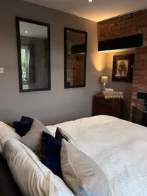 King Arthur's Rest House, Hot Tub & Garden Sleeps 10 - Image 3