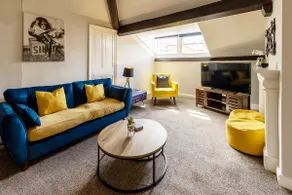 The Penthouse Queen Margaret's Lodge - Image 4