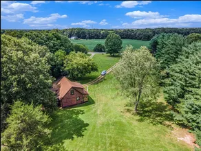 Tall Pine Haven - Cozy Log Cabin, Dog Friendly! - Image 3
