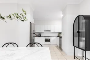 Mickle Townhouse, Steps to CBD - Image 5