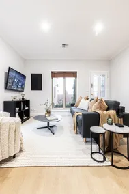 Mickle Townhouse, Steps to CBD - Image 3
