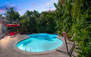 Endless summers by the Mia pool! - Image 3