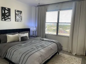 Luxe Skyrise Condo Downtown Jax - Image 3