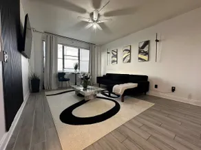 Luxe Skyrise Condo Downtown Jax - Image 4