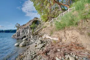 Luxury Oceanfront Guest Suite with Private Beach - Image 5