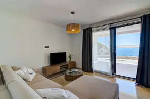 House in the bay, right by the sea. - Image 4