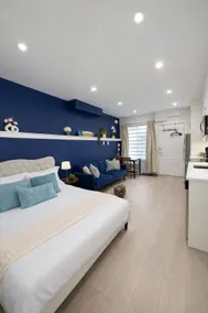 Modern 3BR Suite| 10 Min To YVR and Downtown| WiFi - Image 2