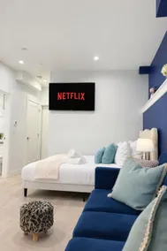 Modern 3BR Suite| 10 Min To YVR and Downtown| WiFi - Image 5