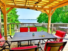 Luxury Lakefront Cottage - Image 5