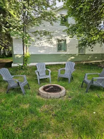 Quaint cabin at the Lake - Image 4