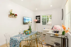 2 beds modern guest house - Free Parking - Image 2