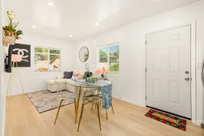 2 beds modern guest house - Free Parking - Image 4