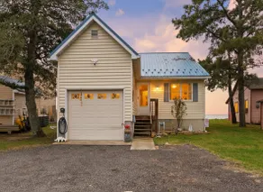 Waterfront Retreat | Sunset Views (Pet friendly) - Image 3