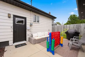 King bed, Fenced Yard, Private Patio, TV all rooms - Image 3