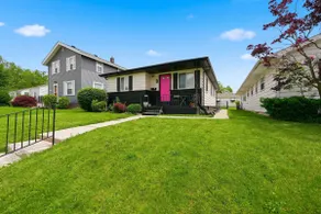 King bed, Fenced Yard, Private Patio, TV all rooms - Image 2