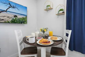 Executive Suite • AC • Fast WiFi • Secure Sleeps 3 - Image 2