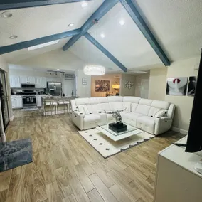 Lakeland Paradise Villa - Image 2