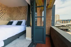 Designer Suite in Hotspot Location w/ Fast Wi-Fi - Image 2