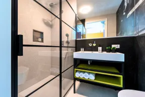 Designer Suite in Hotspot Location w/ Fast Wi-Fi - Image 4