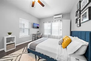 Modern Cozy Studio Nr Downtown | WiFi Workstation - Image 2