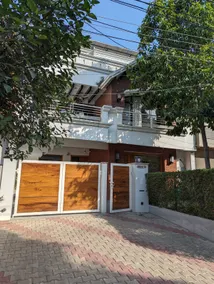 Luxury, modern 2BHK near Jubilee Walk - Image 2