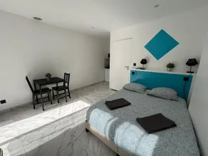 Studio Premium - Image 2