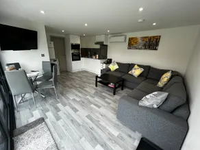 Whispering Waves Guest house, Brighton-8 mins, Guests 4, Beachfront, Free parking, WiFi, Kitchen and AC - Image 2