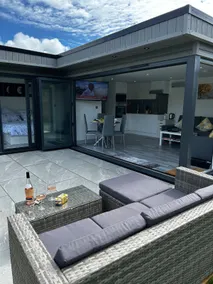 Whispering Waves Guest house, Brighton-8 mins, Guests 4, Beachfront, Free parking, WiFi, Kitchen and AC - Image 4