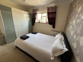 Homely flat in Surrey - Image 2