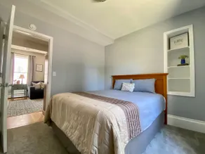 Cozy 2nd story Flat near downtown - Image 2
