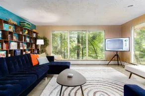 Retro 1950s Estate w Hot Tub Near Indiana Dunes - Image 5