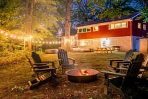 Retro 1950s Estate w Hot Tub Near Indiana Dunes - Image 3