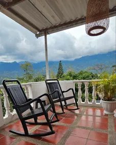 House near Bogotá with pool - Image 5