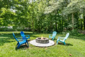 Modern 3br/2b Ranch-Fenced Big Yard/Fire Pit/Deck - Image 3