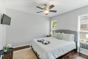 Modern 3br/2b Ranch-Fenced Big Yard/Fire Pit/Deck - Image 5