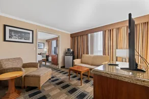 Modern Executive Suite Near NYC - Image 4