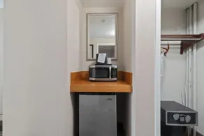 Modern Executive Suite Near NYC - Image 5