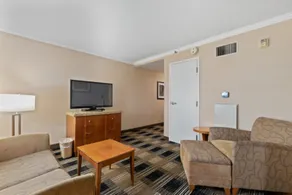 Modern Executive Suite Near NYC - Image 3