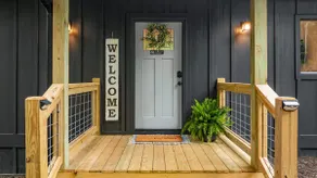 The Honey Hole Hideaway - Image 2