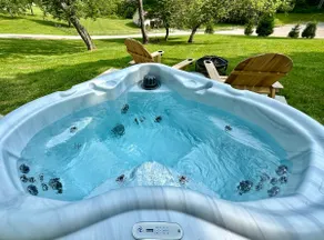 Romantic King Bed, Heart Shaped Hot Tub, Fire Pit - Image 2