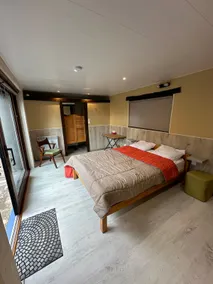 Independent room with shower room - Image 2