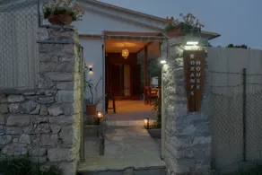 Roxanis House - Image 4