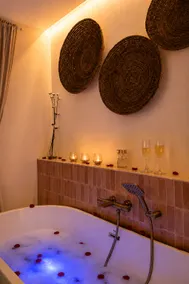 Light bath and cinema • Suite Meraki - Image 2