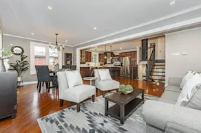 Large house with games sunroom - Image 2