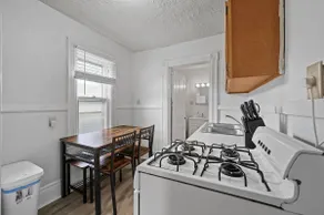 Prime location, Fast Wifi, mins from light rail - Image 4