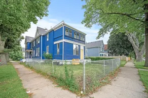 Prime location, Fast Wifi, mins from light rail - Image 2