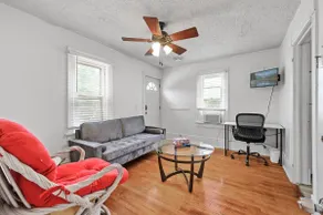Prime location, Fast Wifi, mins from light rail - Image 5